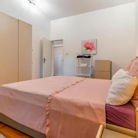 Cozy In With House A Panoramic View Medulin