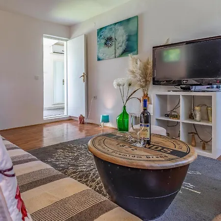 Cozy In With House A Panoramic View Medulin