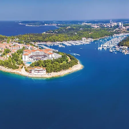 Cozy In With House A Panoramic View