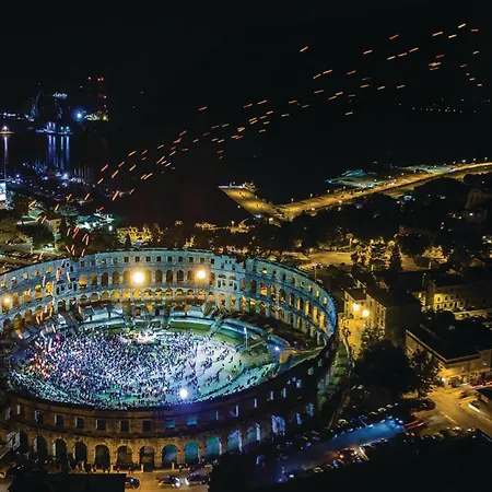 Cozy In With House A Panoramic View Nyaraló Medulin