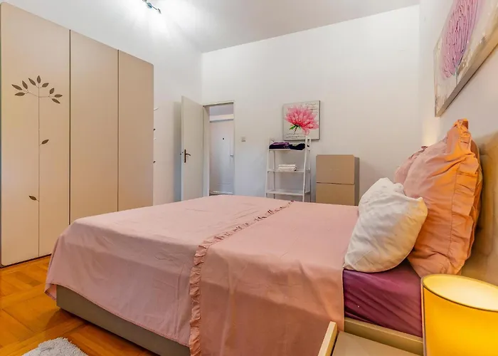 Cozy In With House A Panoramic View Medulin